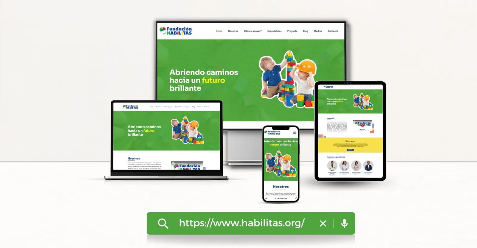 Sitio de Fundación Habilitas en maqueta de dispositivos