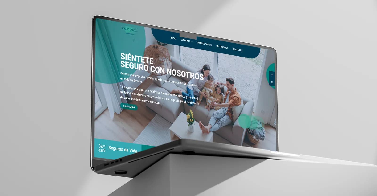 Sitio de Grupo Caloca en laptop