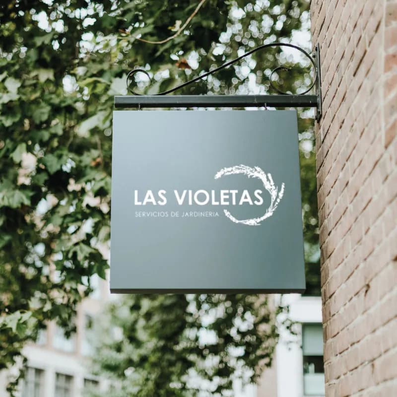 Sitio de Las Violetas en maqueta de dispositivos